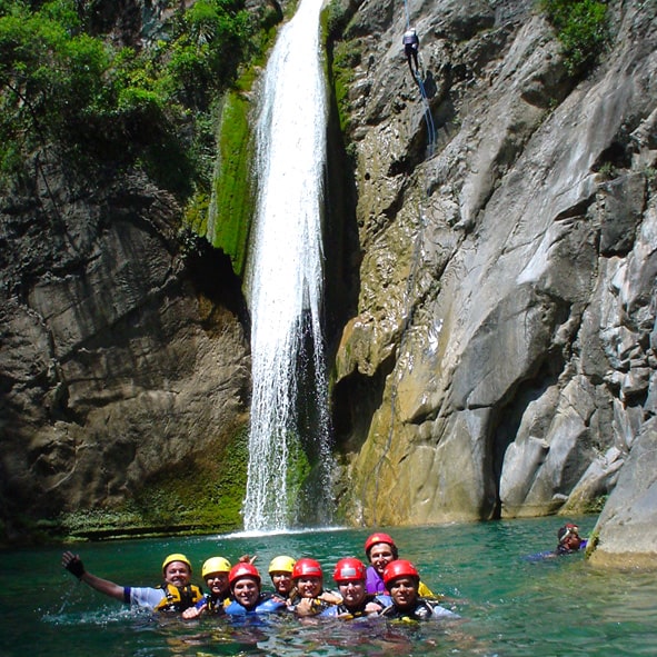 Practicar rappel en el Cañón de Matacanes en Nuevo León 